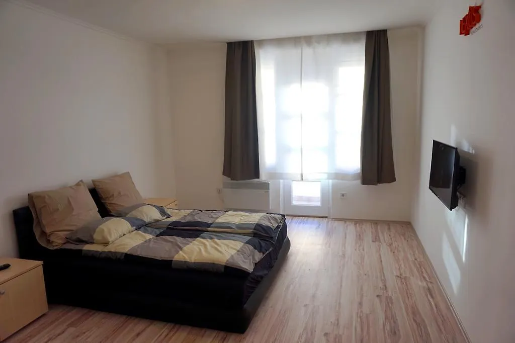 Nexus Apartments Wifi & Ac For Up To 22 Budapest Hungary