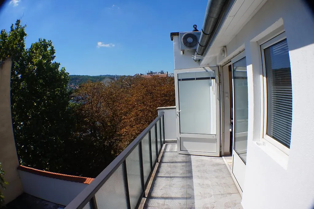Nexus Apartments Wifi & Ac For Up To 22 Budapest