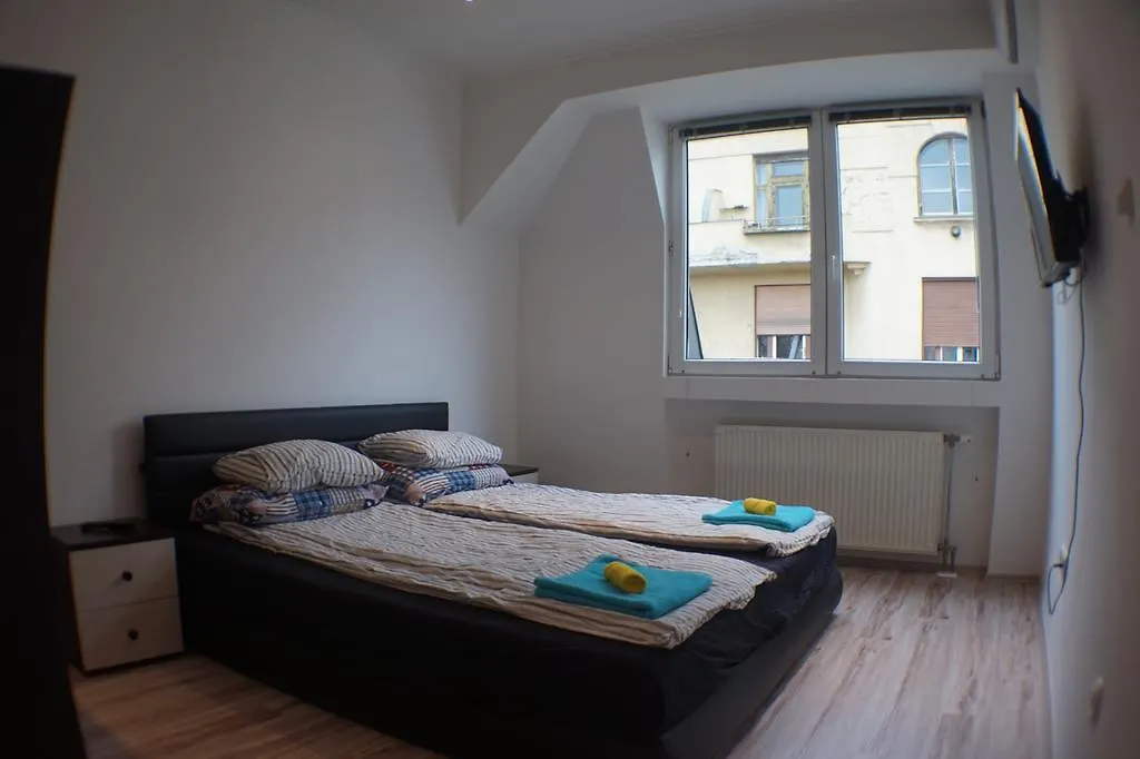 Nexus Apartments Wifi & Ac For Up To 22 Budapest