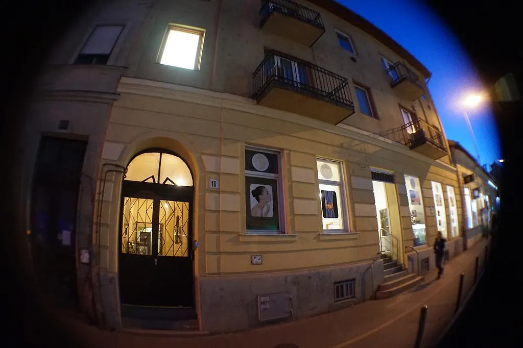Nexus Apartments Wifi & Ac For Up To 22 Budapest